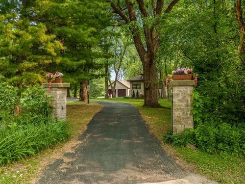 2291-geddes-road-2373 Geddes Rd, Rockford, IL, 61103-8932 | Card Image