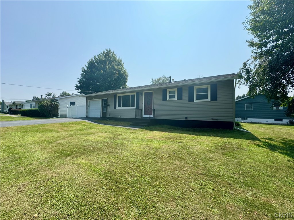 Waterbury Ave, Whitesboro, NY 13492