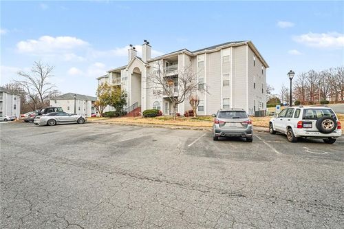 421 Rivertree Ln, Winston Salem, NC, 27103-6962 | Card Image