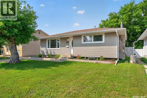 1314 Vaughan St, Moose Jaw, SK, S6H5P7 | Card Image