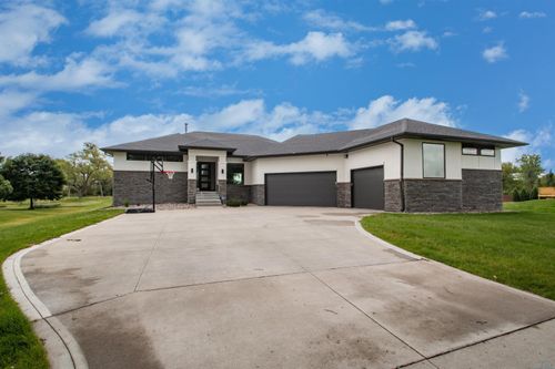 920 Wynstone Dr, Jefferson, SD, 57038-6868 | Card Image