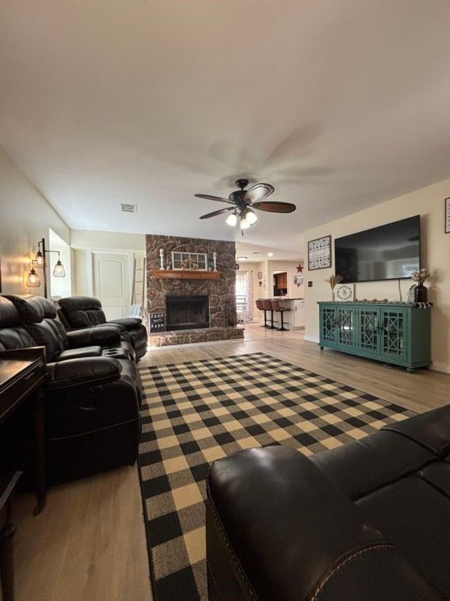 450 Vz County Road 4814, House other with 3 bedrooms, 2 bathrooms and null parking in Ben Wheeler TX | Image 9