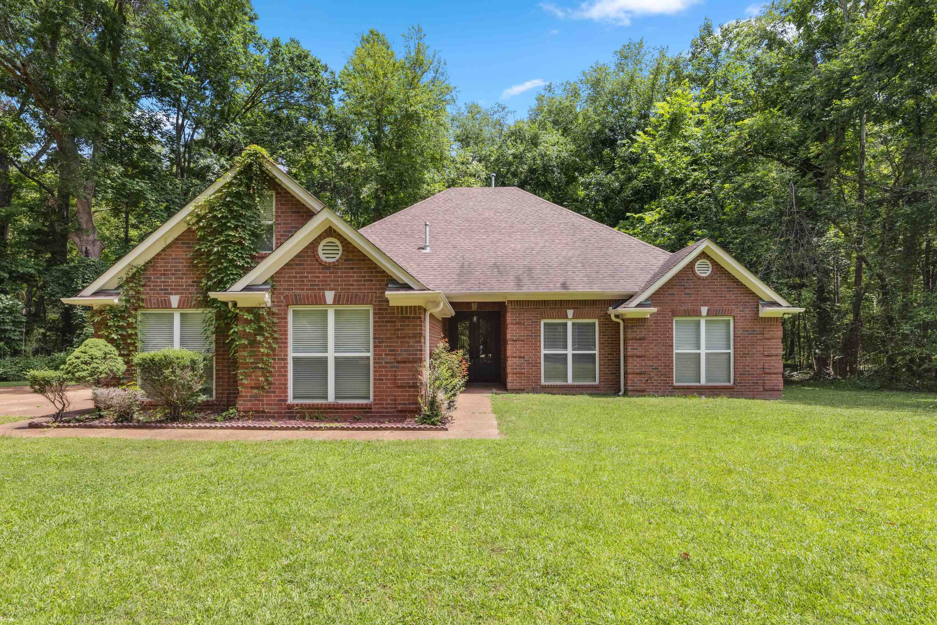 Latt Lake Cv, Eads, TN 38028