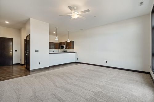 213-120 Twin Steeples Cir Ne, Dyersville, IA, 52040 | Card Image