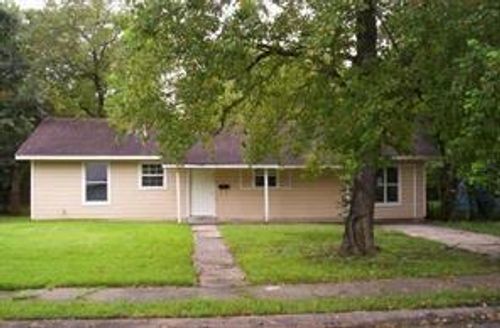6026 Glenhurst Dr, Houston, TX, 77033-1312 | Card Image