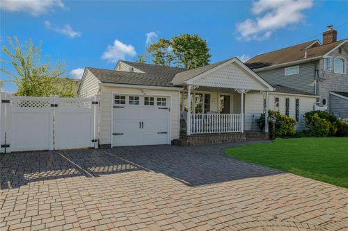 311 Atlantic Ave, Massapequa Park, NY, 11762-1824 | Card Image