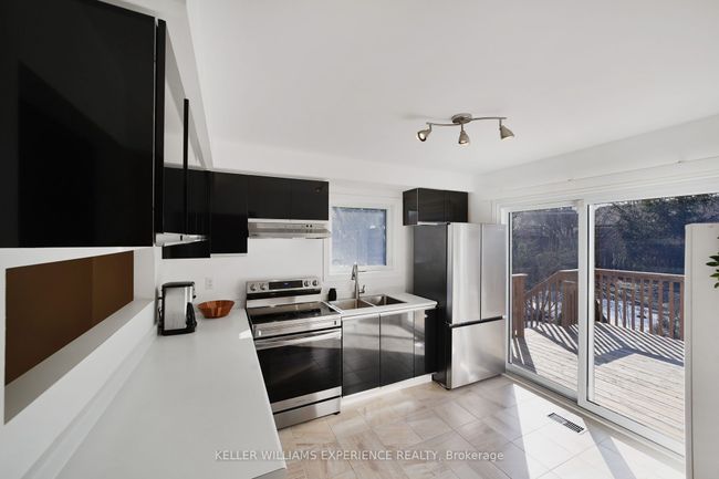 94 Cecil St, House other with 4 bedrooms, 2 bathrooms and 4 parking in Angus ON | Image 9