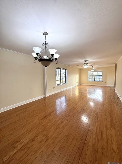 10053 Jefferson Hwy, Baton Rouge, LA, 70809-2724 | Card Image