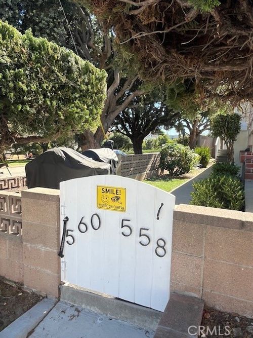 558 8th St, Hermosa Beach, CA, 90254-4218 | Card Image