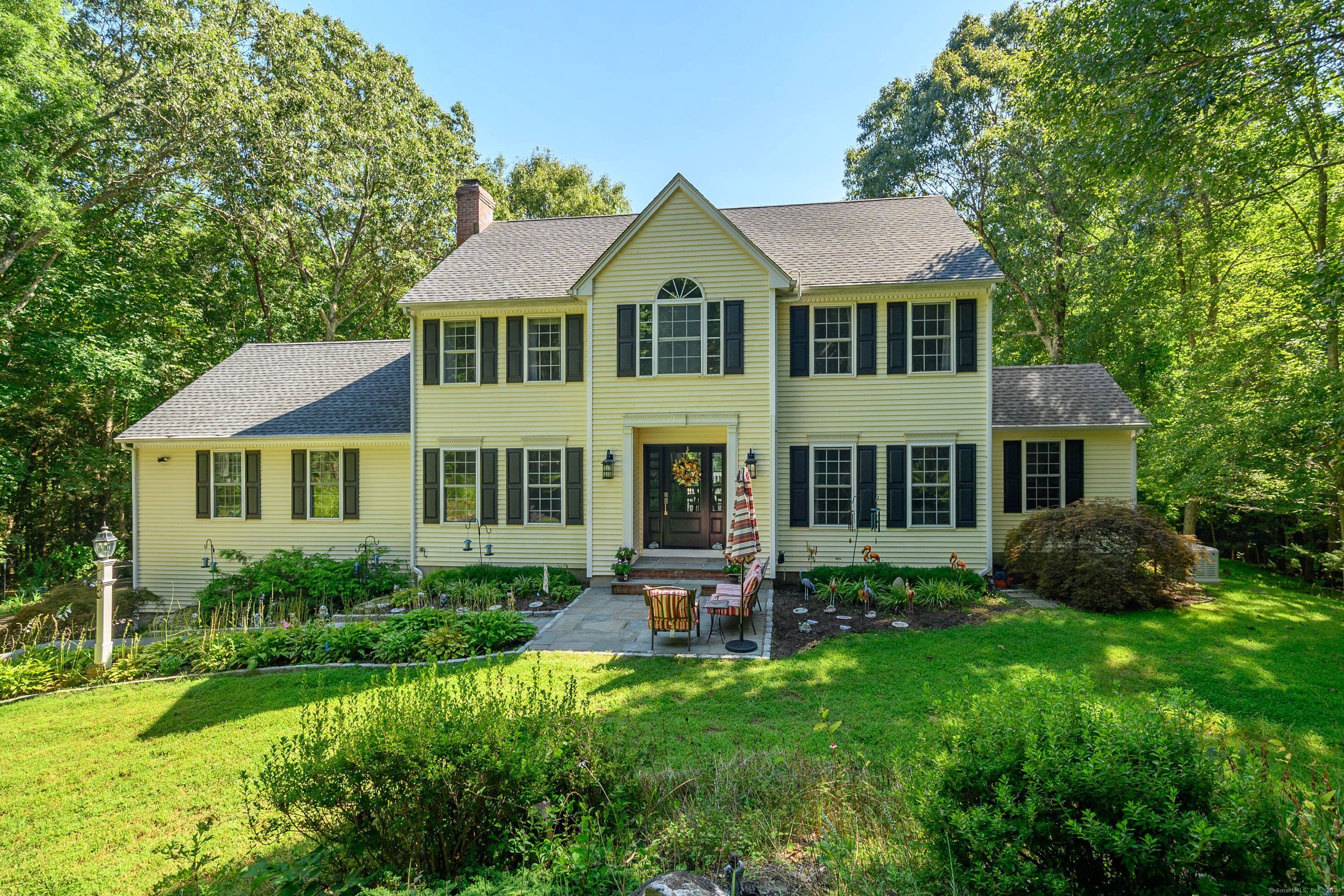 Stone Gate Dr, Sandy Hook, CT 06482