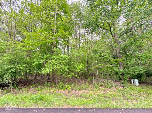 1555 Fox Cross Dr, Martinsville, IN, 46151-8181 | Card Image