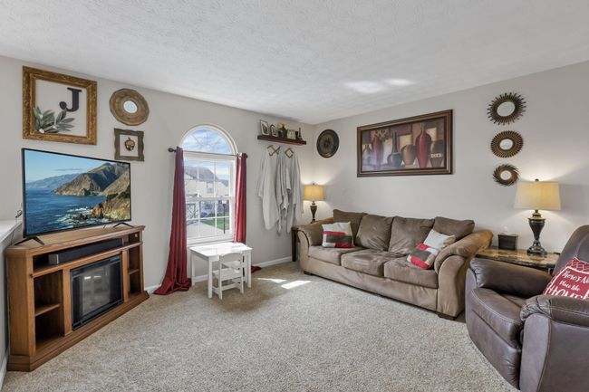 5846 Canal Bridge Dr, House other with 4 bedrooms, 2 bathrooms and null parking in Canal Winchester OH | Image 5
