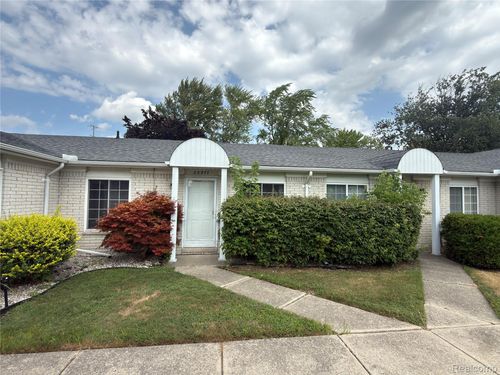 32972 Maple Lane Cir, Warren, MI, 48093-1133 | Card Image