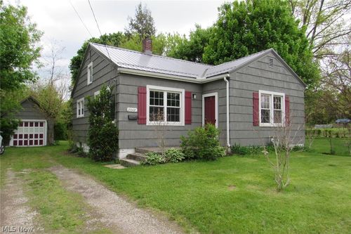 2042 W Prospect Rd, Ashtabula, OH, 44004-6438 | Card Image