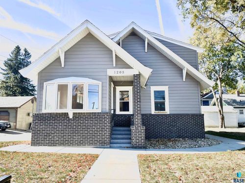 1205 S 7th Ave Avenue, Sioux Falls, SD, 57105 | Card Image