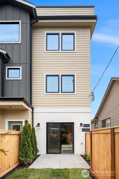 b-5028 35th Avenue Ne, Seattle, WA, 98105 | Card Image