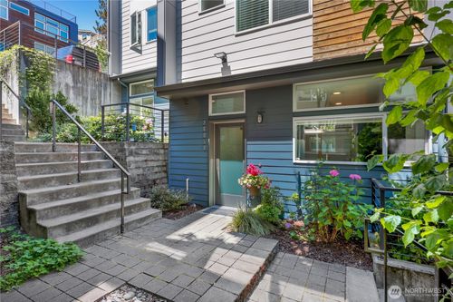 b-2605 22nd Ave W, Seattle, WA, 98199-2914 | Card Image