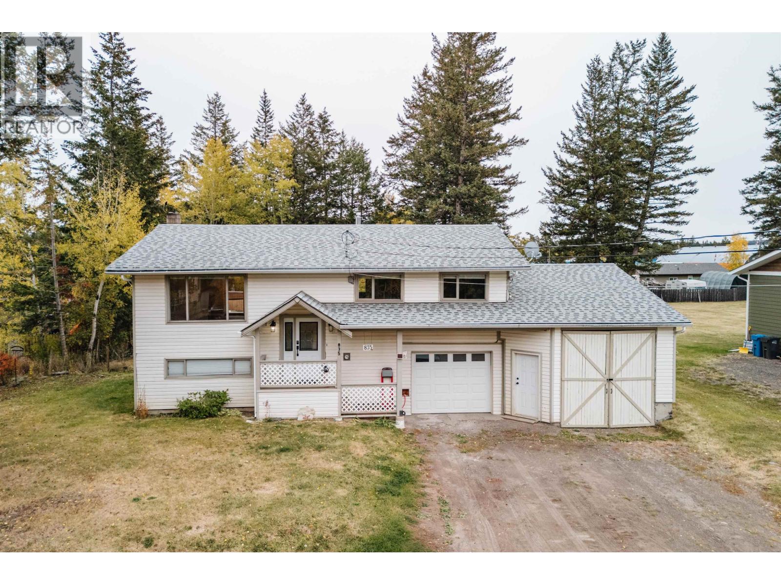 Residential in 100 Mile House