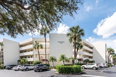 204 - 3138 Via Poinciana, Condo with 2 bedrooms, 2 bathrooms and null parking in Lake Worth FL | Image 1