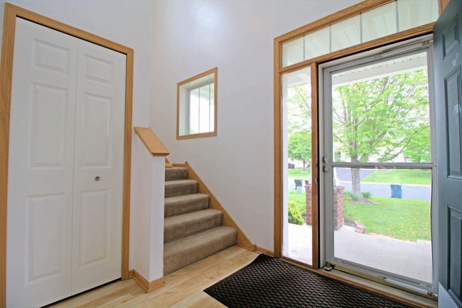 Main floor Foyer | Image 29