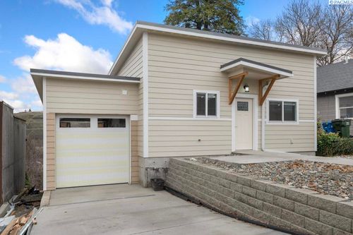 307 E Thorn St, Colfax, WA, 99111-1613 | Card Image