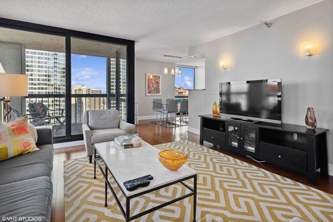APT-2703 - 1122 N Clark St, Condo with 2 bedrooms, 2 bathrooms and 1 parking in CHICAGO IL | Image 4