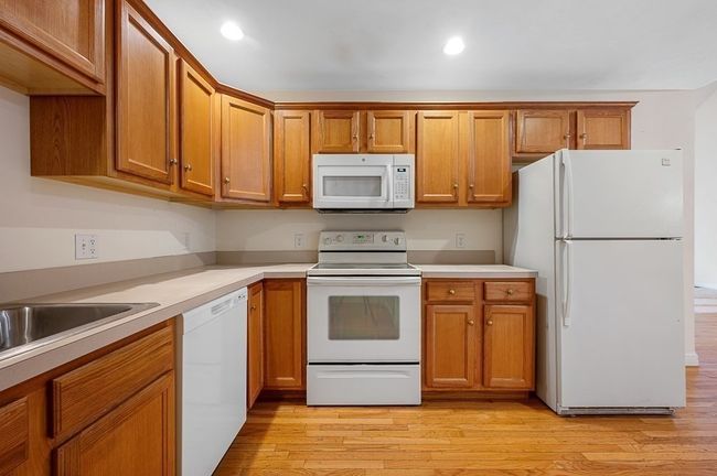 30 - 30 Horne Way, Condo with 3 bedrooms, 2 bathrooms and 2 parking in Millbury MA | Image 11