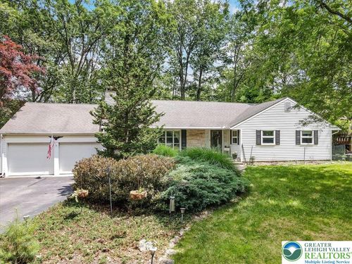 742 White Oak Rd, Cresco, PA, 18326-7931 | Card Image