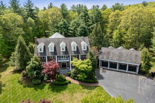 25 Ashkins Dr, Mendon, MA, 01756-1352 | Card Image