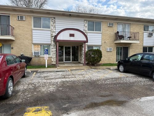 7-501 Carlysle Dr, Clarendon Hills, IL, 60514-1651 | Card Image