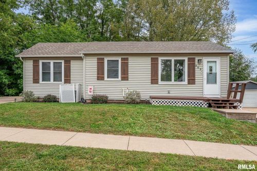 305 S 8th St, Le Claire, IA, 52753-9513 | Card Image