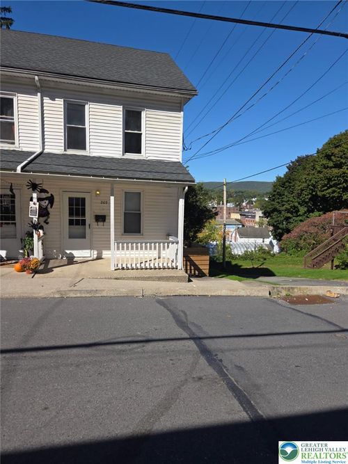 202 S Northampton St, Bangor, PA, 18013-2036 | Card Image