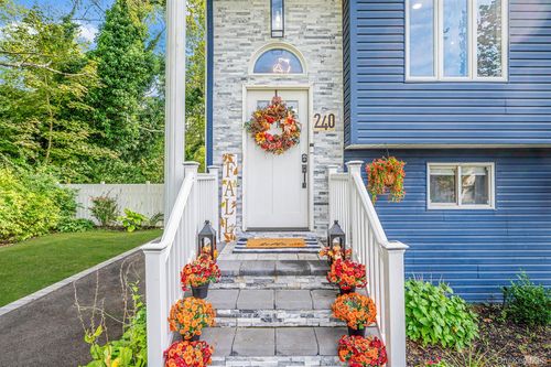 240 Babylon St, Islip Terrace, NY, 11752-1102 | Card Image
