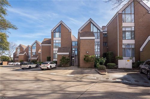 apt-950-696 Mowbray Arch, Norfolk, VA, 23507-1836 | Card Image