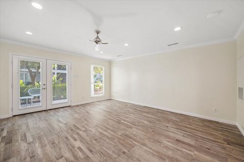 apt-12-300 Pecore St, Houston, TX, 77009-6242 | Card Image