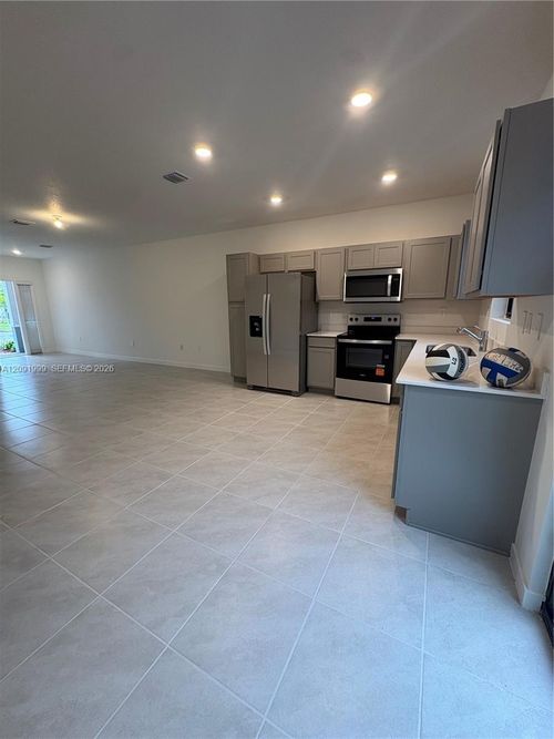 0-1435 Ne 4th Ave, Florida City, FL, 33034-3432 | Card Image