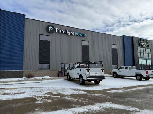 200-1575 Ketelsen Dr, Hiawatha, IA, 52233 | Card Image