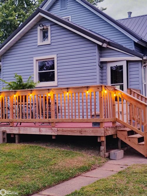 219 Pond St, Muscatine, IA, 52761-1944 | Card Image