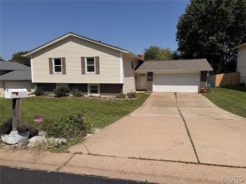 1515 Shadow Ln, Saint Charles, MO, 63303-5023 | Card Image