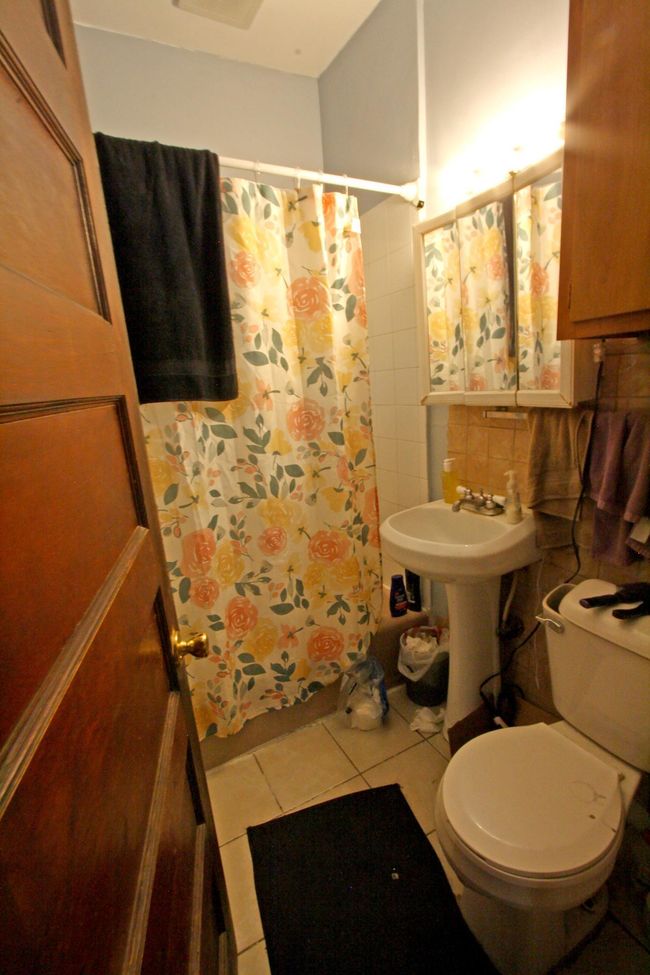 19 bathroom 2.jpg | Image 16