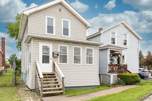 303 Diamond St, Canastota, NY, 13032-1309 | Card Image