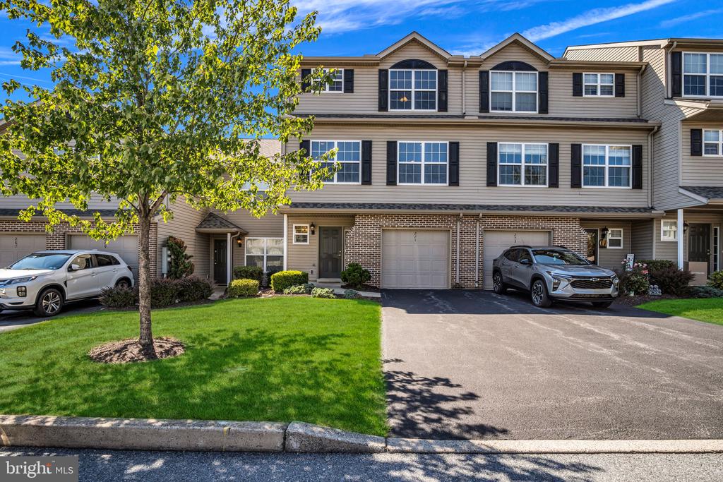 Thrush Dr, Hummelstown, PA 17036