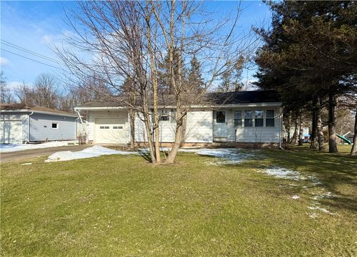 2989 East Ave, Waterloo, NY, 13165-1213 | Card Image