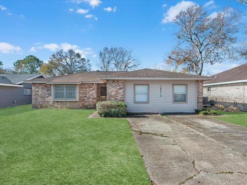 16810 Barcelona Dr, Friendswood, TX, 77546-4128 | Card Image