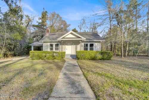 657 Main St, Chipley, FL, 32428-1251 | Card Image