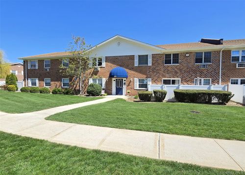 13k-460 Old Town Road, Brookhaven, NY, 11776 | Card Image