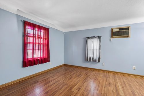 1050 Matilda St, Saint Paul, MN, 55117-5131 | Card Image