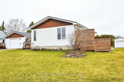 9 Albert St, Porquis Junction, ON, P0N1E0 | Card Image
