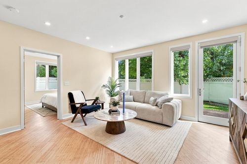 4-24 Bay State Rd, Cambridge, MA, 02138-1284 | Card Image