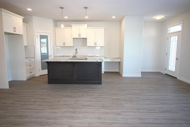 6103 Valleyview Dr, Home with 2 bedrooms, 2 bathrooms and 3 parking in Camrose AB | Image 7